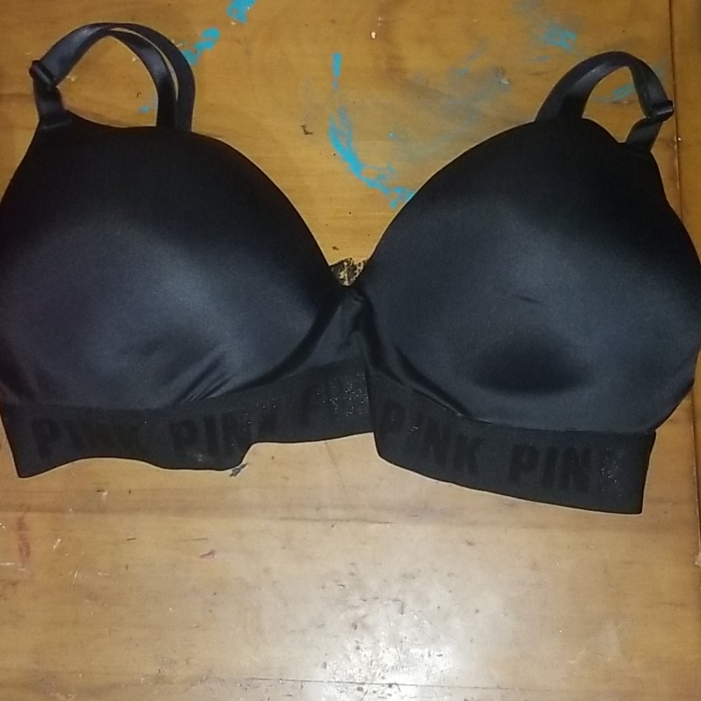 Victoria secret bra (never worn, it was too small)